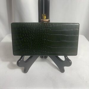 H&M Elegant Dark Green Crocodile Pattern Clutch W/ Gold Chain NWT
